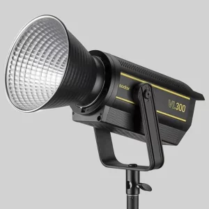 Iluminacion Led Godox VLC300 Foco de luz continua LED Godox VLC300W con reflector, montado sobre trípode de estudio