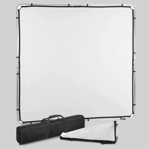 Panel Lastolite Skylite 2x2m con telas difusora y blanco/plata, junto a su funda de transporte