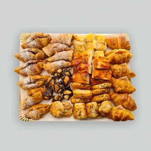 Bandeja de catering con bollería vista cenital para sesiones fotográficas