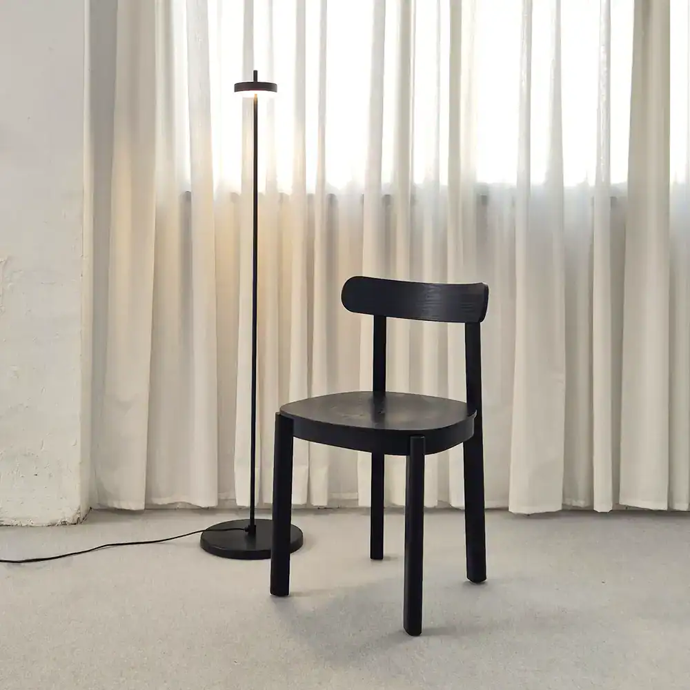 Silla Nara de Teulat Design disponible en alquiler de estudio de foto y vídeo CU29 Valencia